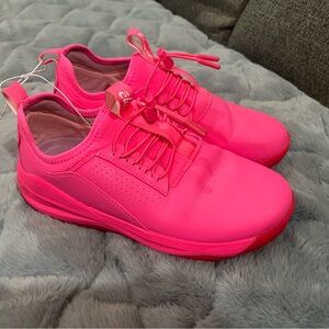 Like new hot pink Clove classic sneakers size ladies 9, men’s 7.5
